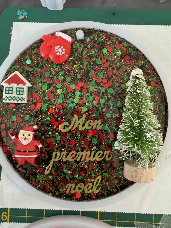 boule 10 cm mon premier noel paillettes rouges et  vertes