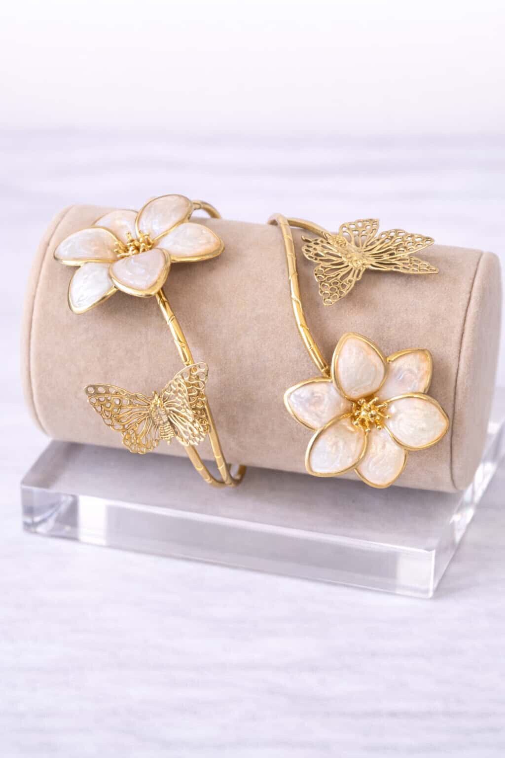 Bracelet fleur nacré blanche rosé papillon
