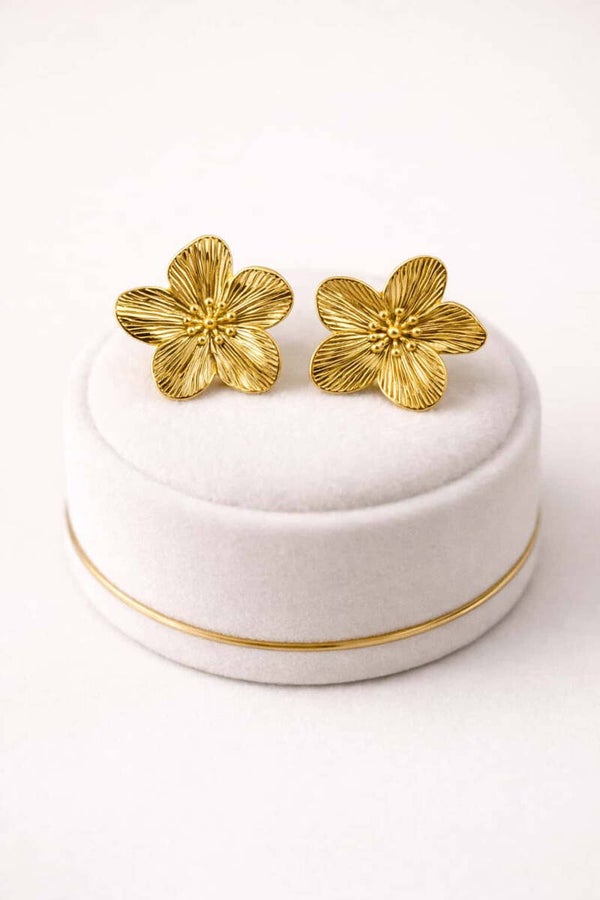 Boucle d’oreilles fleur couleur or