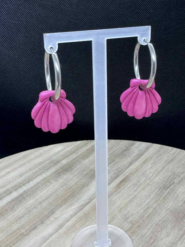 créoles rondes argentées avec pampilles coquillage rose