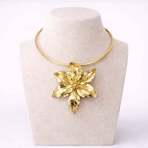 Collier couleur or ras de cou grosse fleur