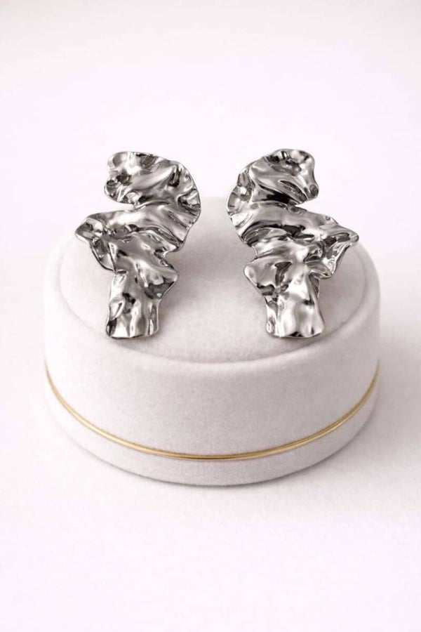 Boucles d’oreilles froissées argentées