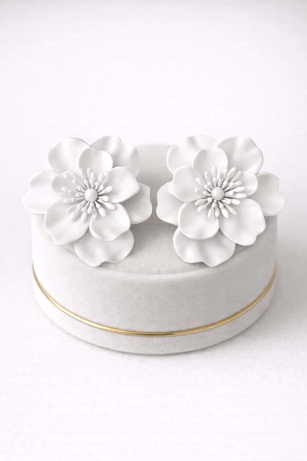Boucles d’oreilles grandes fleurs blanches