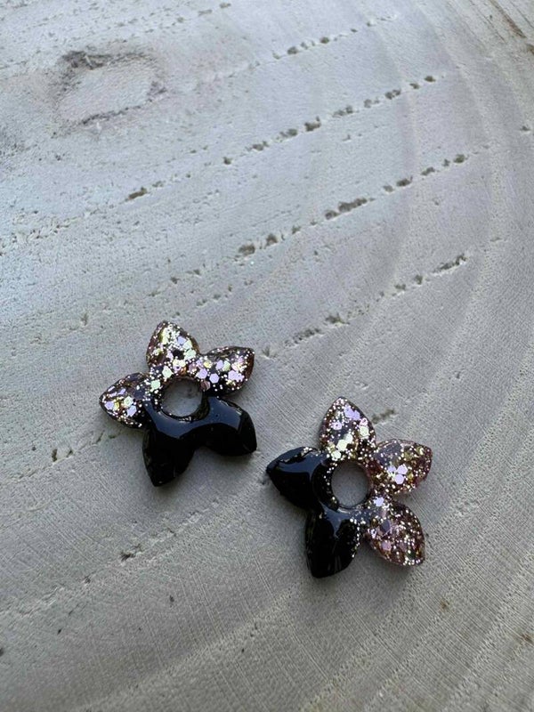 petite fleur noire et paillette rose gold