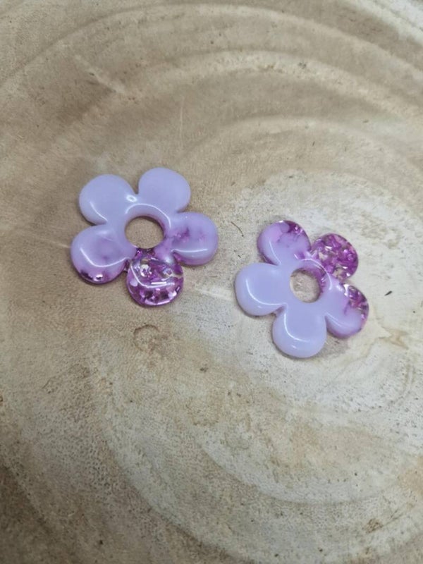 grandes pampilles lilas et feuilles violettes