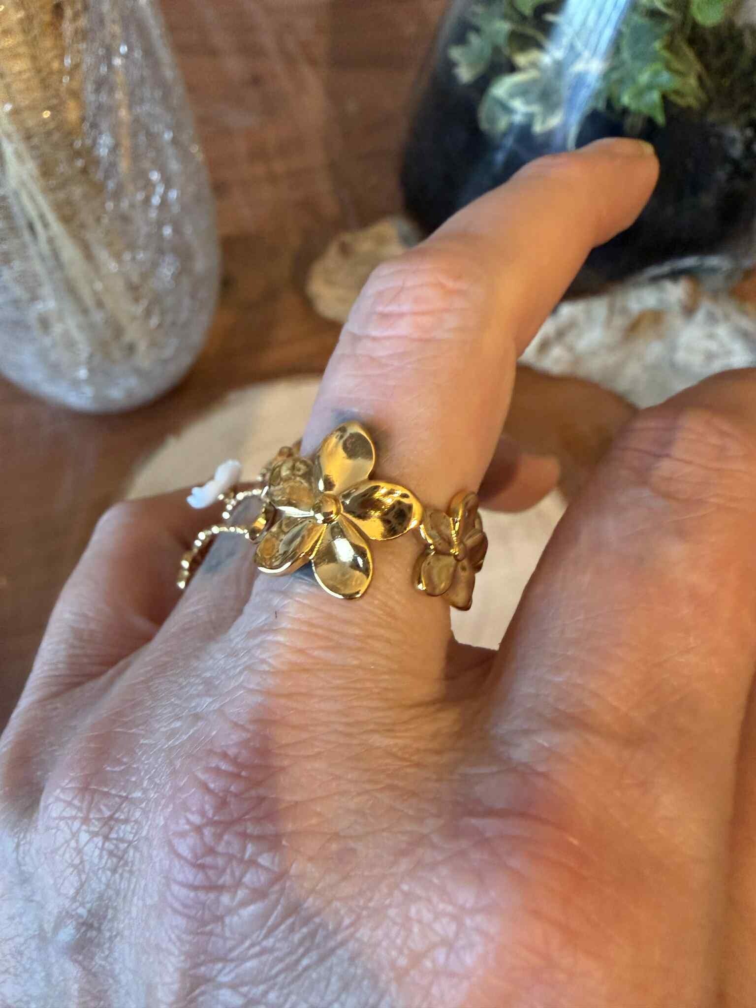 bague fleurs couleur or