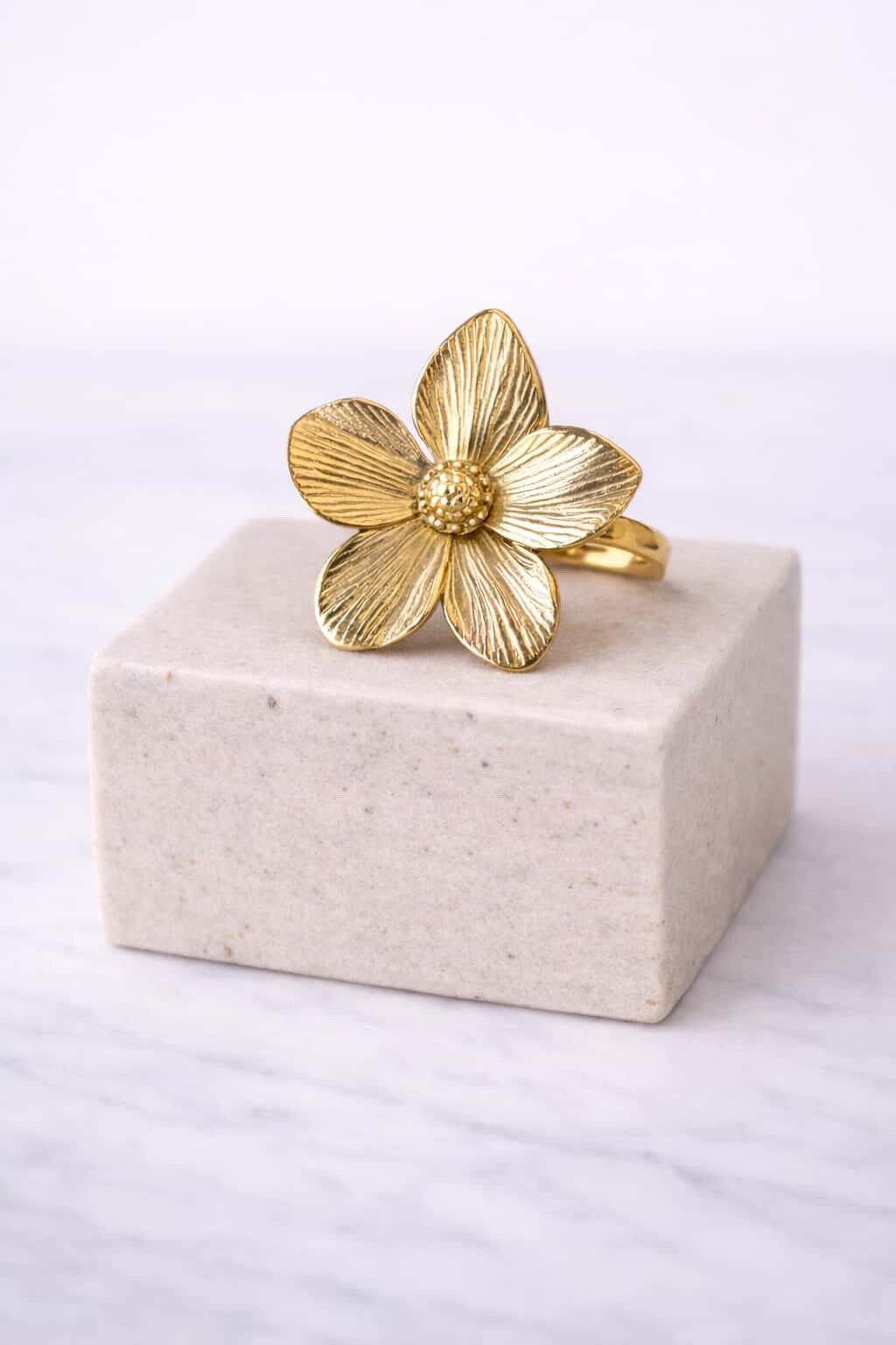 bague fleur couleur or