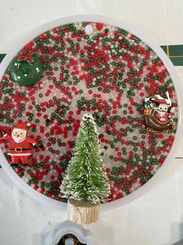 boules de noel 10 cm perles vertes et rouges