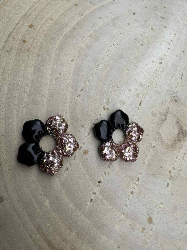 petite fleur noire et paillette rose gold