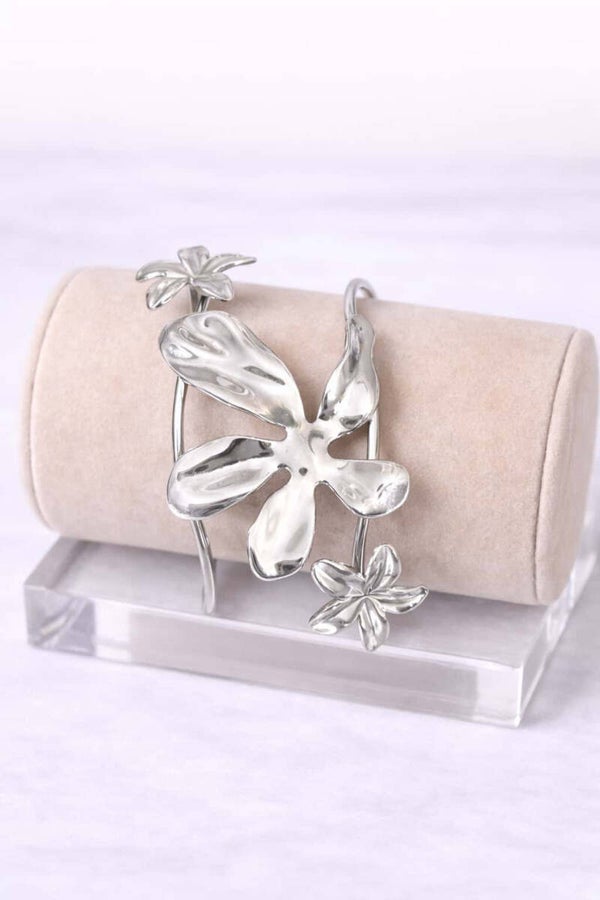 Bracelet asymétrique argenté grandes fleurs