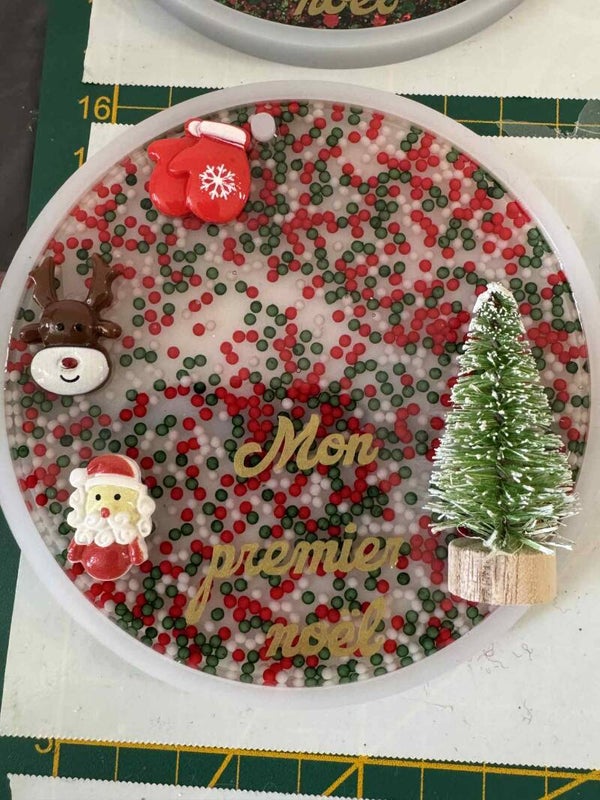 boule 10 cm mon premier noel perles rouges et vertes