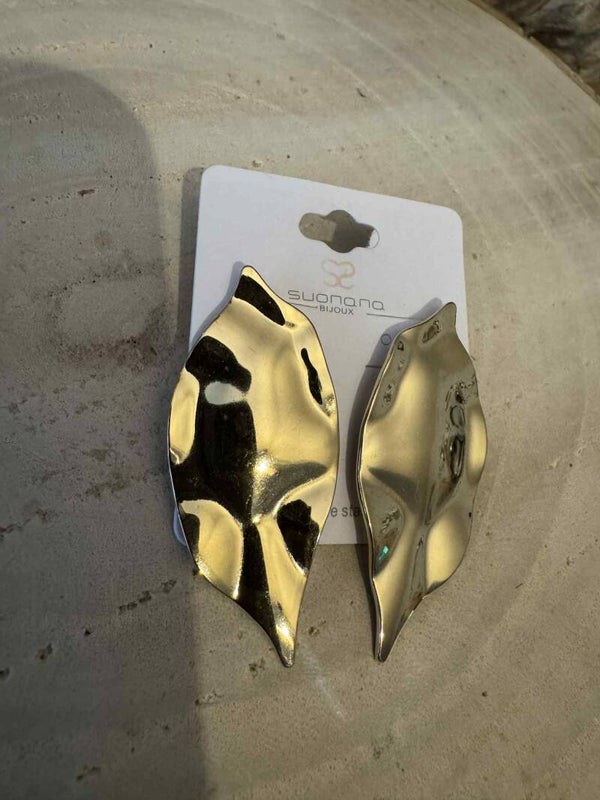 Boucle d oreilles dorée feuille