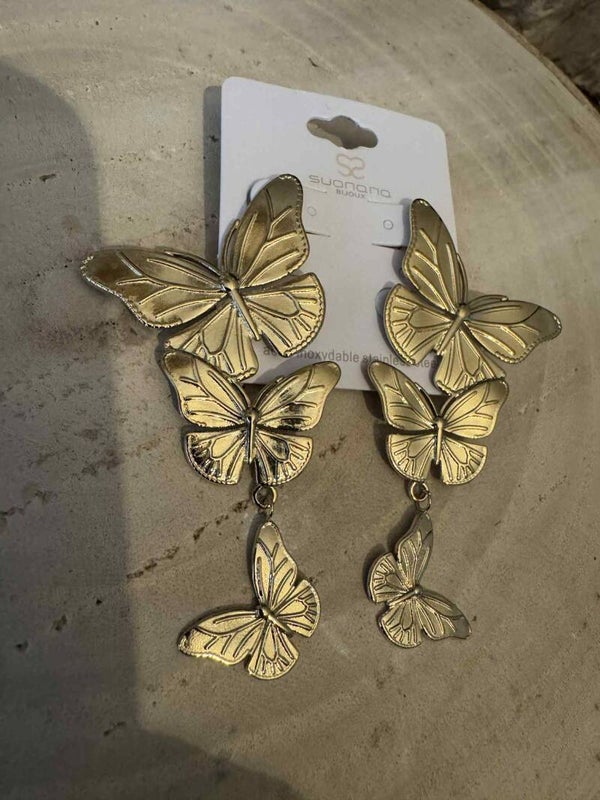 Boucle d oreilles dorée papillons