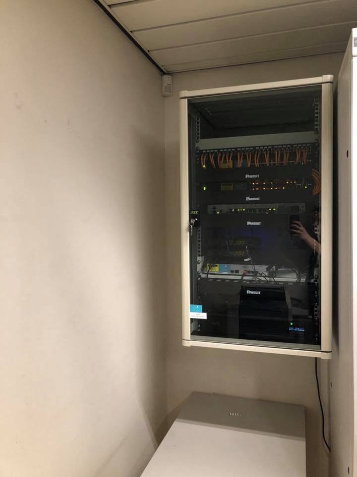 Leveren en plaatsen patchkast met UPS en alle toebehoren.