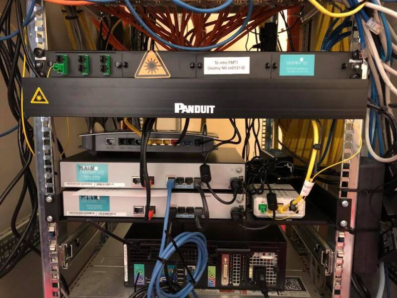 Plaatsen en lassen van glasvezelbekabeling