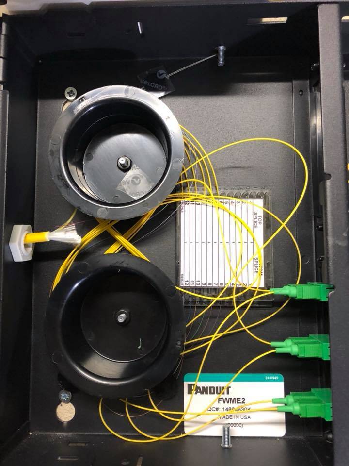 Plaatsen en lassen van glasvezelbekabeling