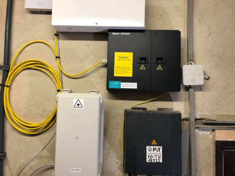 Plaatsen en lassen van glasvezelbekabeling