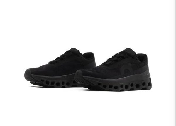 Tenis On  Cloud Monter Triple Black