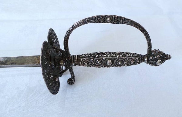 EPEE MONTURE EN ARGENT POINÇONS PARIS 1785 & FERMIER GENERAL - XVIII° - LOUIS XVI Artiste