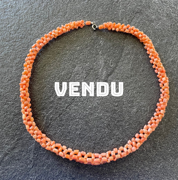 Collier ras du cou perles de corail couleur peau d'ange