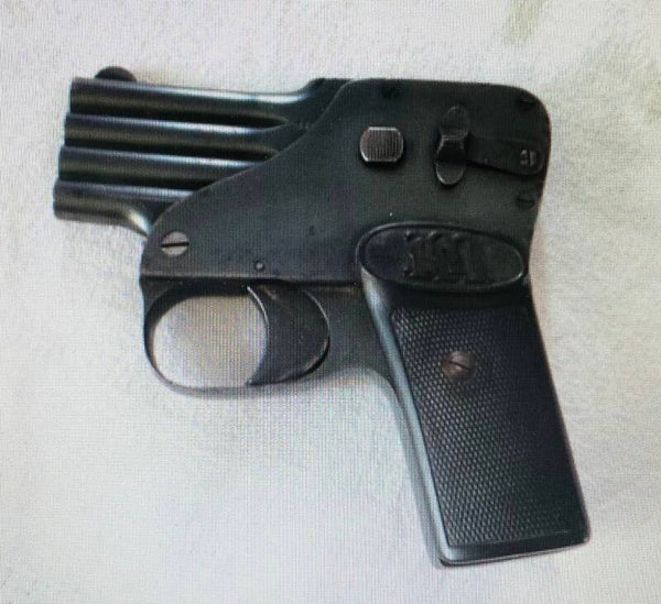 PISTOLET "A-M" PAR AUGUSTE MENZ (1861-1918) MODELE REGNUM À 4 CANONS SUPERPOSÉS