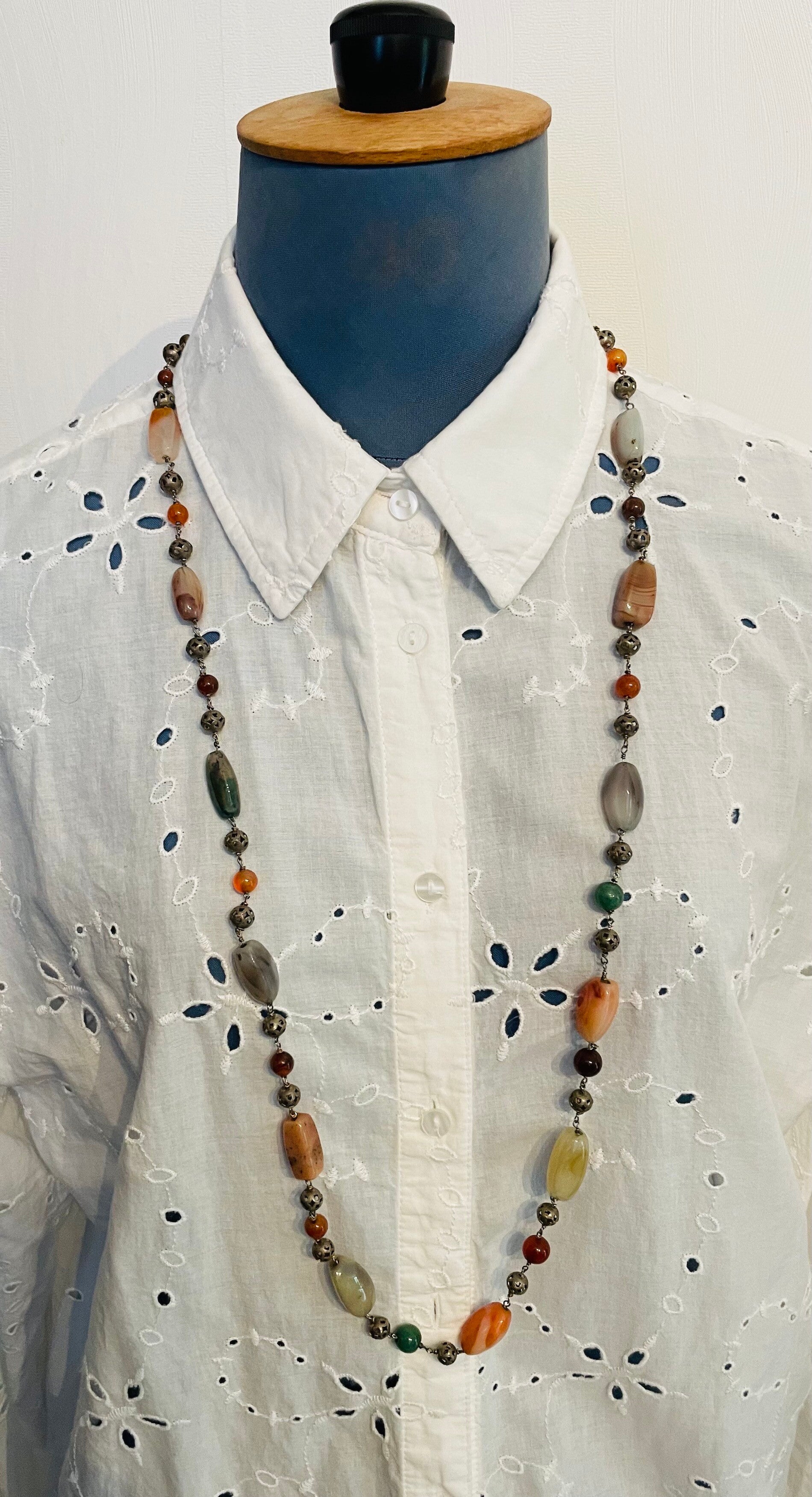 SAUTOIR EN AGATE ET BOULES D'ARGENT FILIGRANÉES