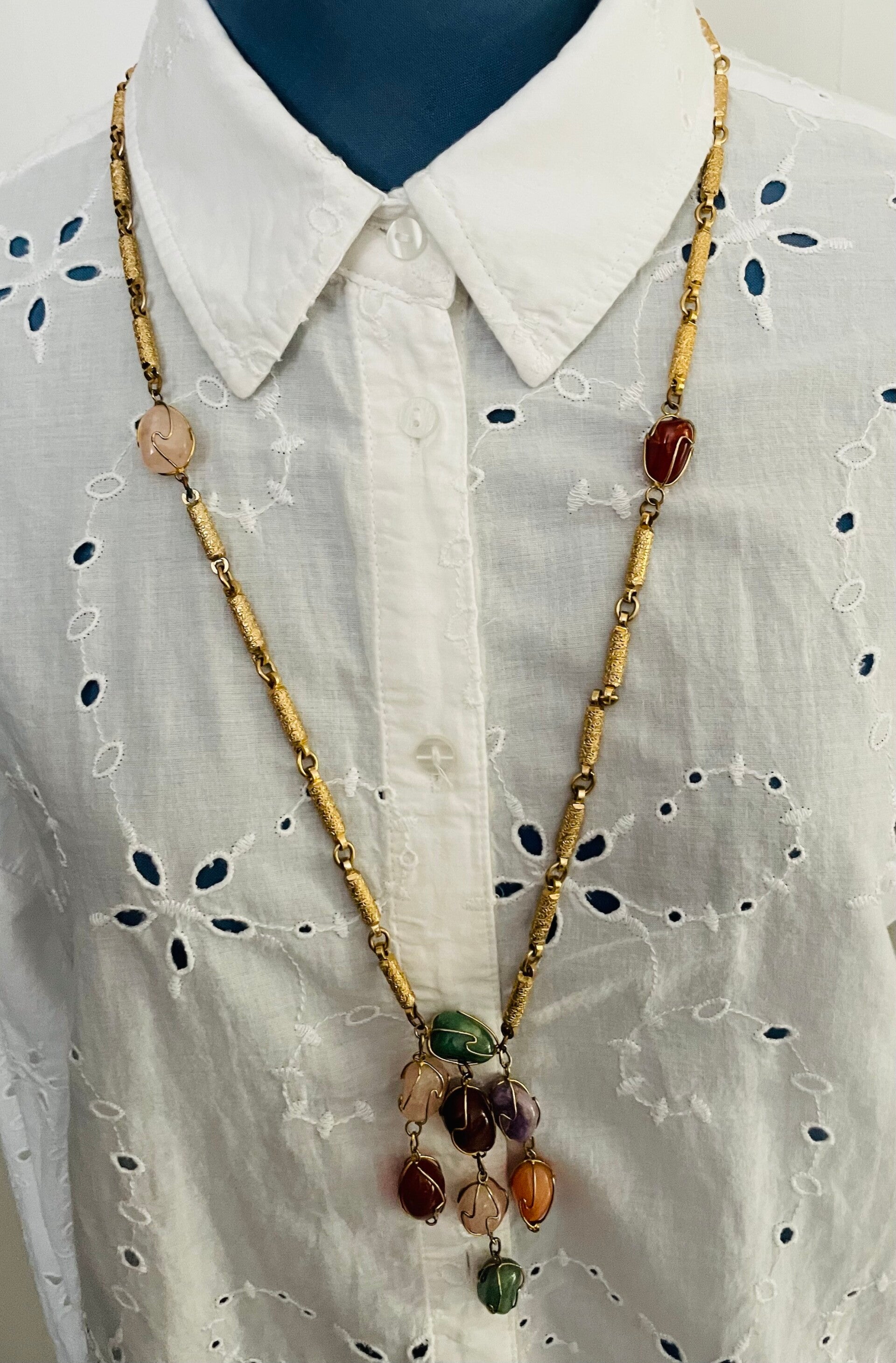 SAUTOIR METAL DORE ET CALCEDOINE