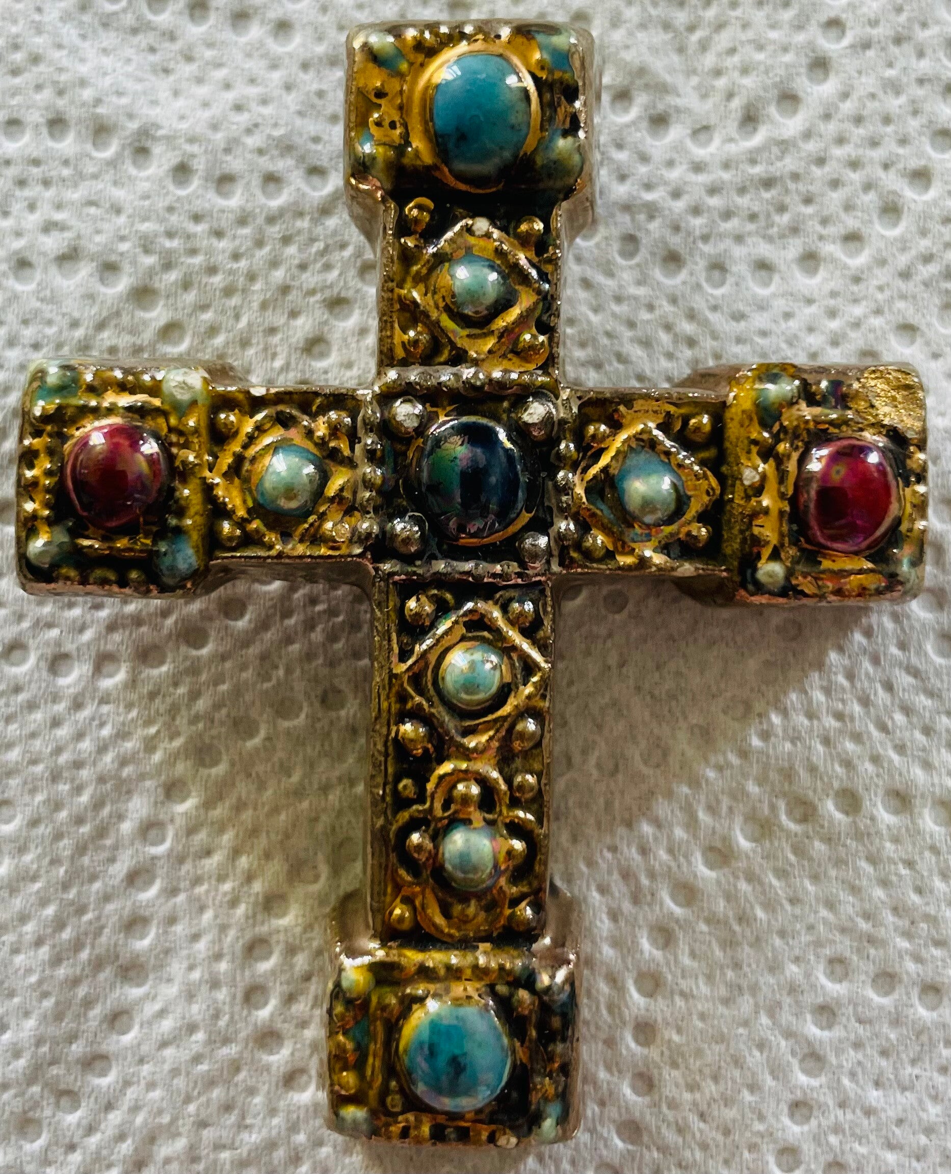 ANCIEN PENDENTIF CROIX CHRETIENNE METAL DORE ET EMAIL