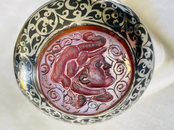 « BAGUE CACHET ARGENT 925 NIELLÉ ET  INTAILLE EN CORNALINE XIX°-XX°