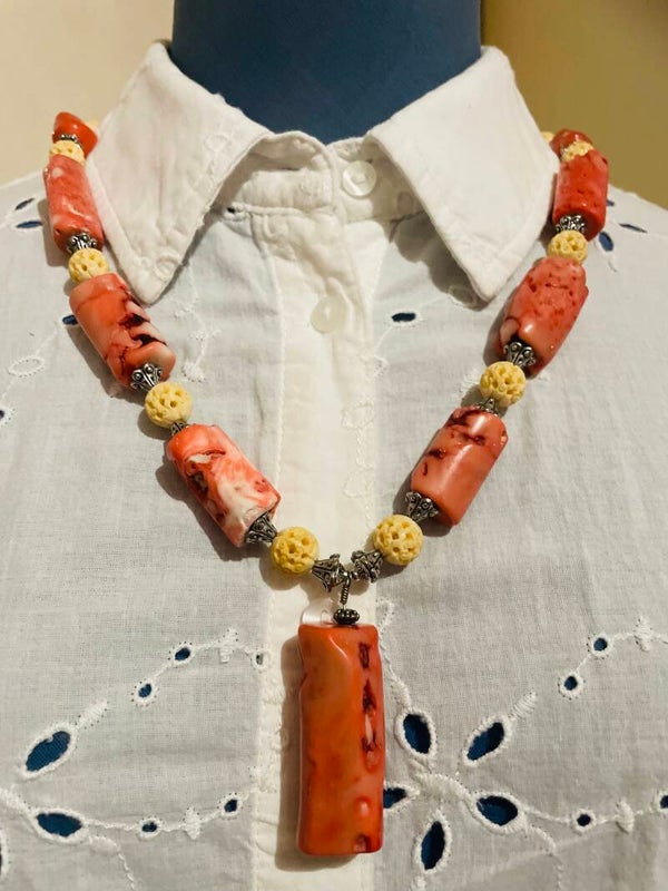 COLLIER TRONCONS DE CORAIL BRUT ET OS - XX°