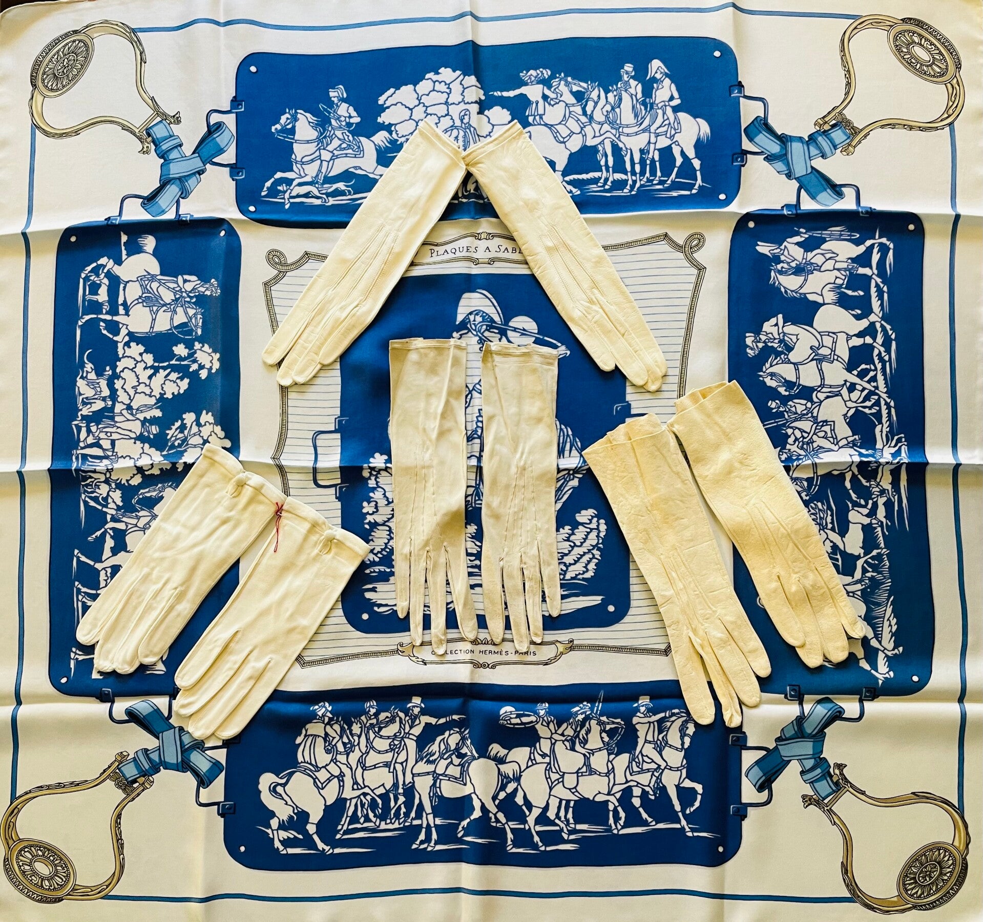 LOT DE 4 PAIRES GANTS COURTS CHEVREAU ET PEAU CIRCA 1900/1925