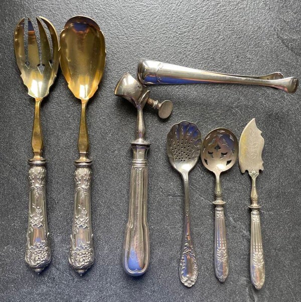 LOT D'ELEMENTS DE COUVERTS EN METAL ARGENTE - XX°