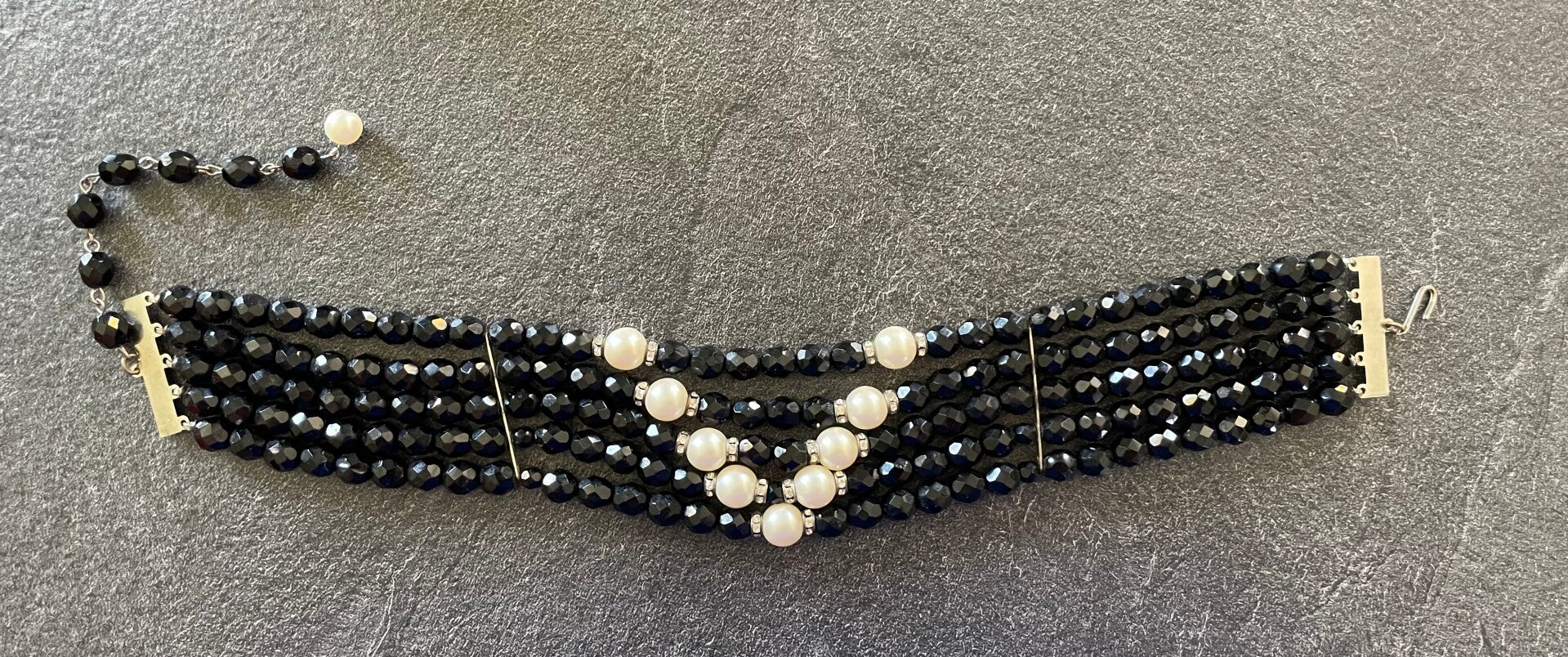 COLLIER VINTAGE DIT COLLIER DE CHIEN PERLES VERRE ET BLANCHES