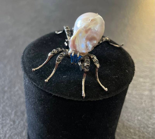 BROCHE ARAIGNEE DU BONHEUR - PERLE - ARGENT 925/1000 - KYANITE ET HEMATITES - XX°