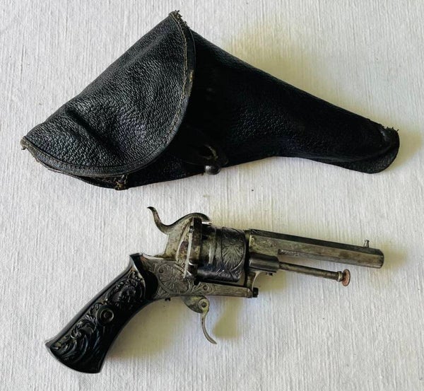 REVOLVER A BROCHE TYPE LEFAUCHEUX A DETENTE PLIANTE DANS SON ETUI - XIX°