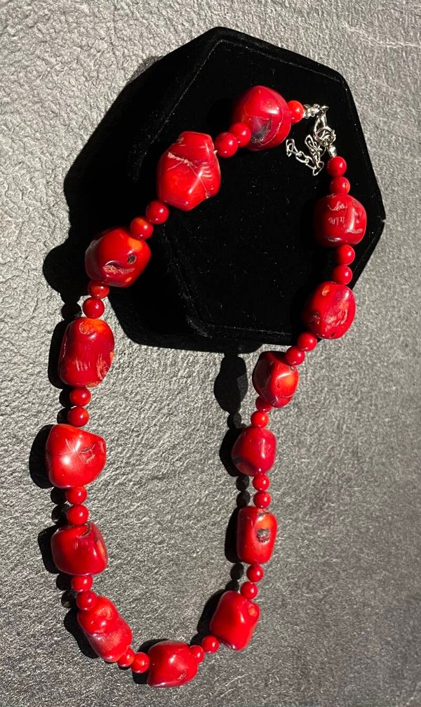 COLLIER EN RESINE ROUGE IMITANT LE CORAIL - XX°