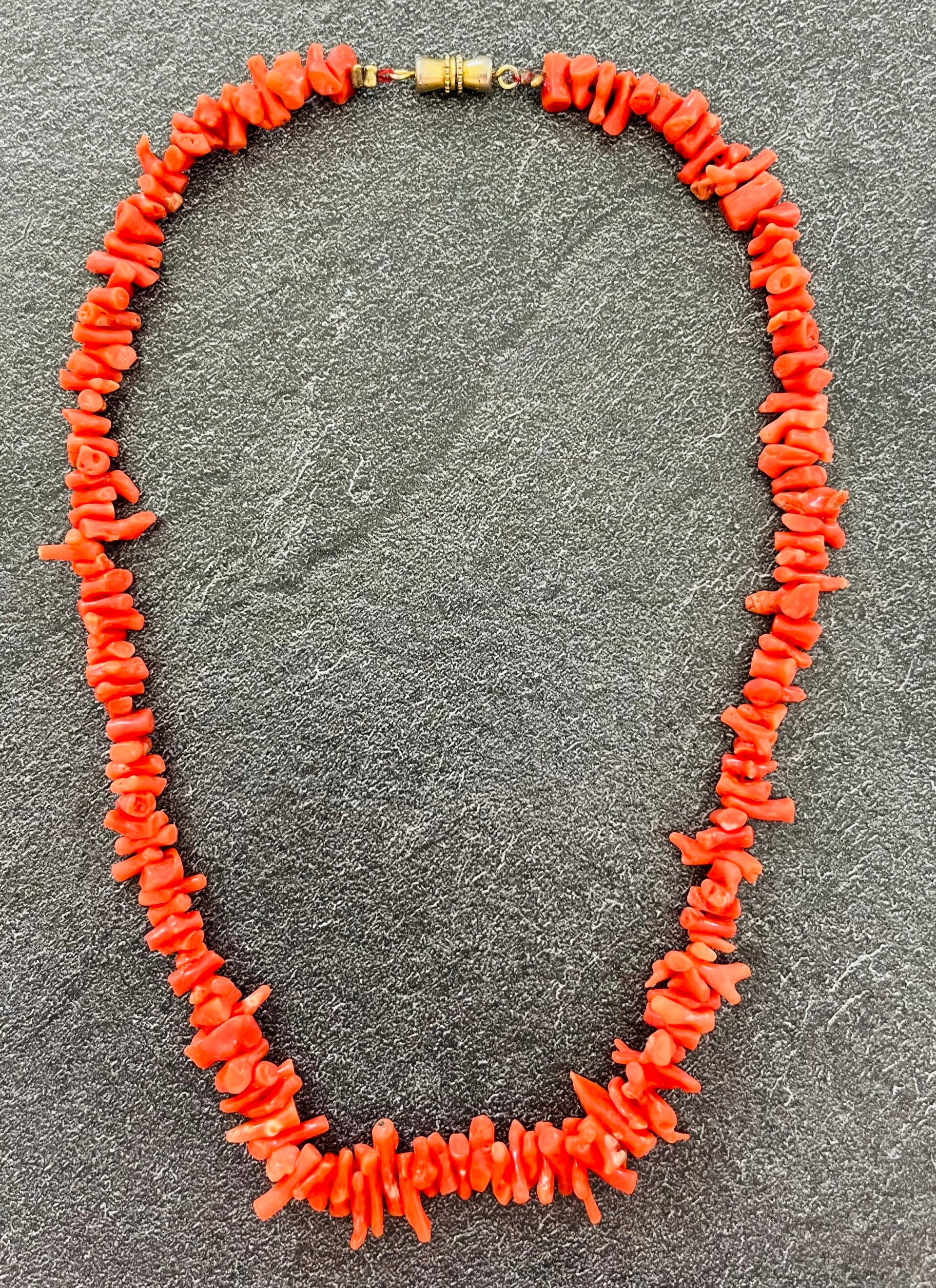 COLLIER RAS DU COU DE CORAIL ANCIEN