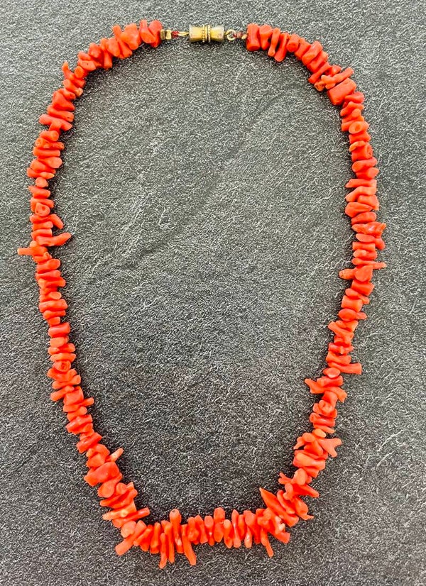 COLLIER RAS DU COU DE CORAIL ANCIEN