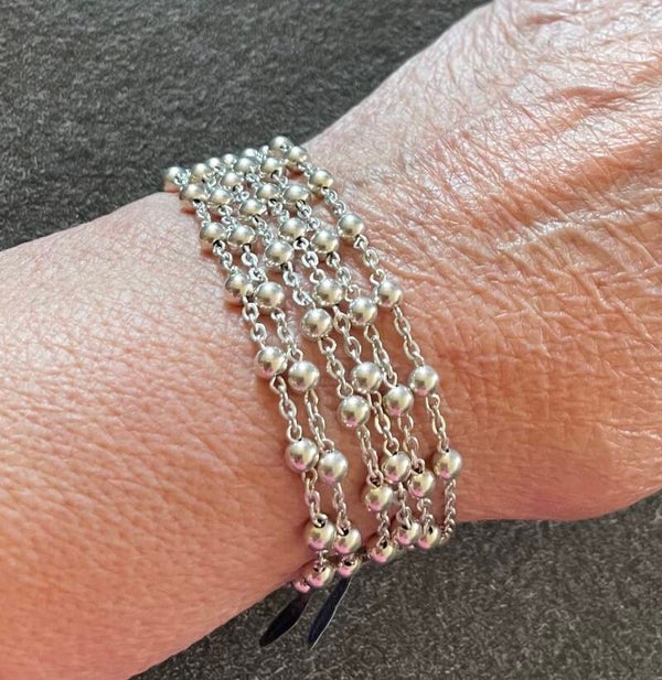 BRACELET EN ARGENT  A DECOR DE BOULES