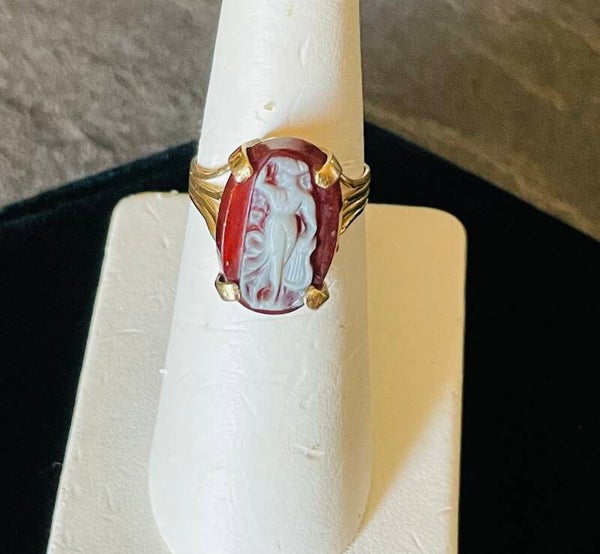 BAGUE EN OR 18K - CAMEE AGATE - MUSE ERATO - EPOQUE VICTORIENNE - XIX°