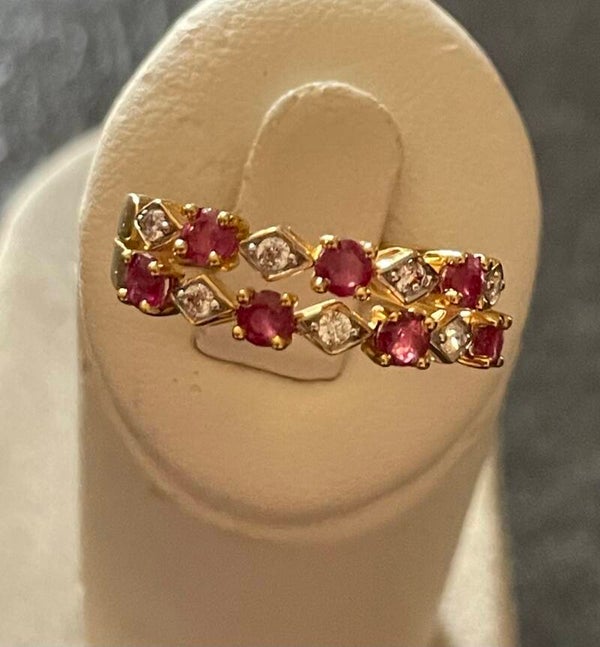 BAGUE JARRETIERE EN OR JAUNE 9K SERTI DE PIERRE ROUGE ET BLANCHE
