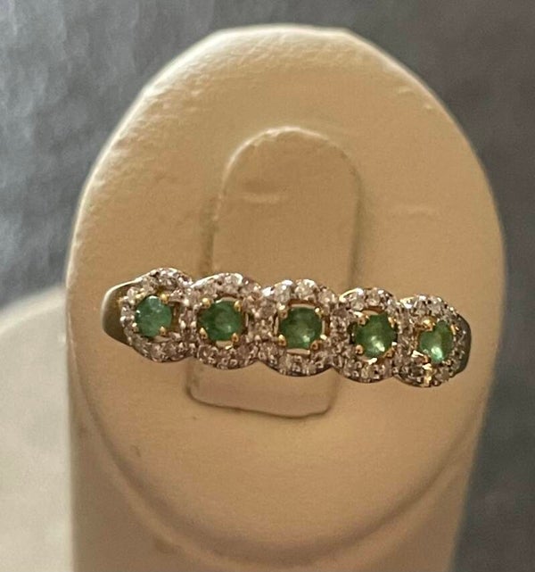 BAGUE JARRETIERE EN OR JAUNE 9K SERTI DE PIERRES VERTES - XX°
