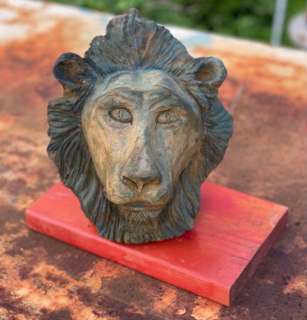 TETE DE LION TERRE CUITE PATINE BRONZE