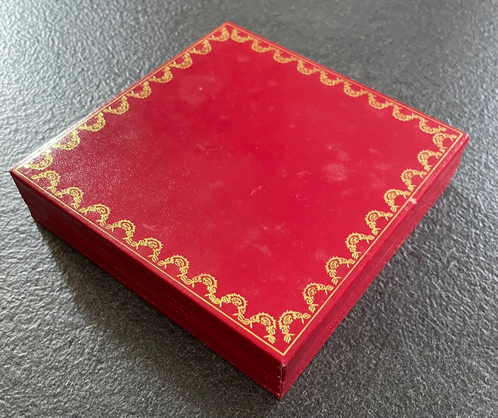 COFFRET CARTIER - « LES MUST DE CARTIER PARIS »