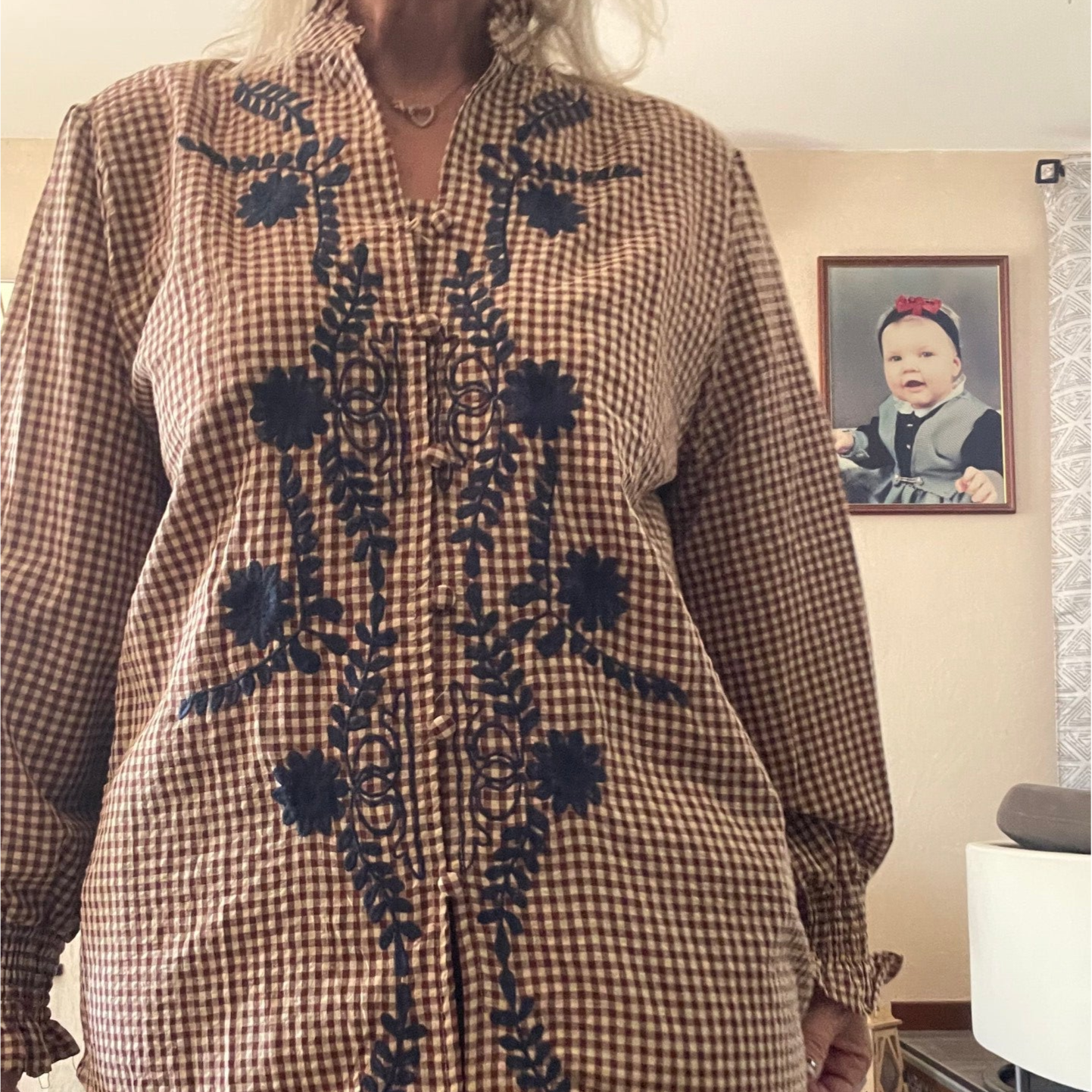 Chemise à carreaux brodée