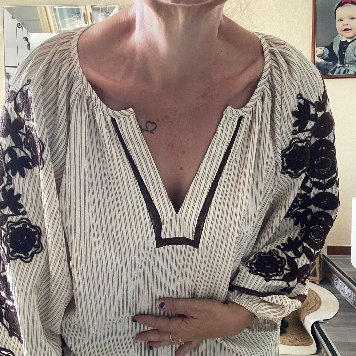 Blouse rayée fleurie en dentelle -écru & chocolat