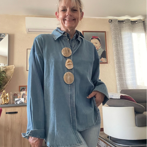 Chemise longue bleu ciel à gros boutons