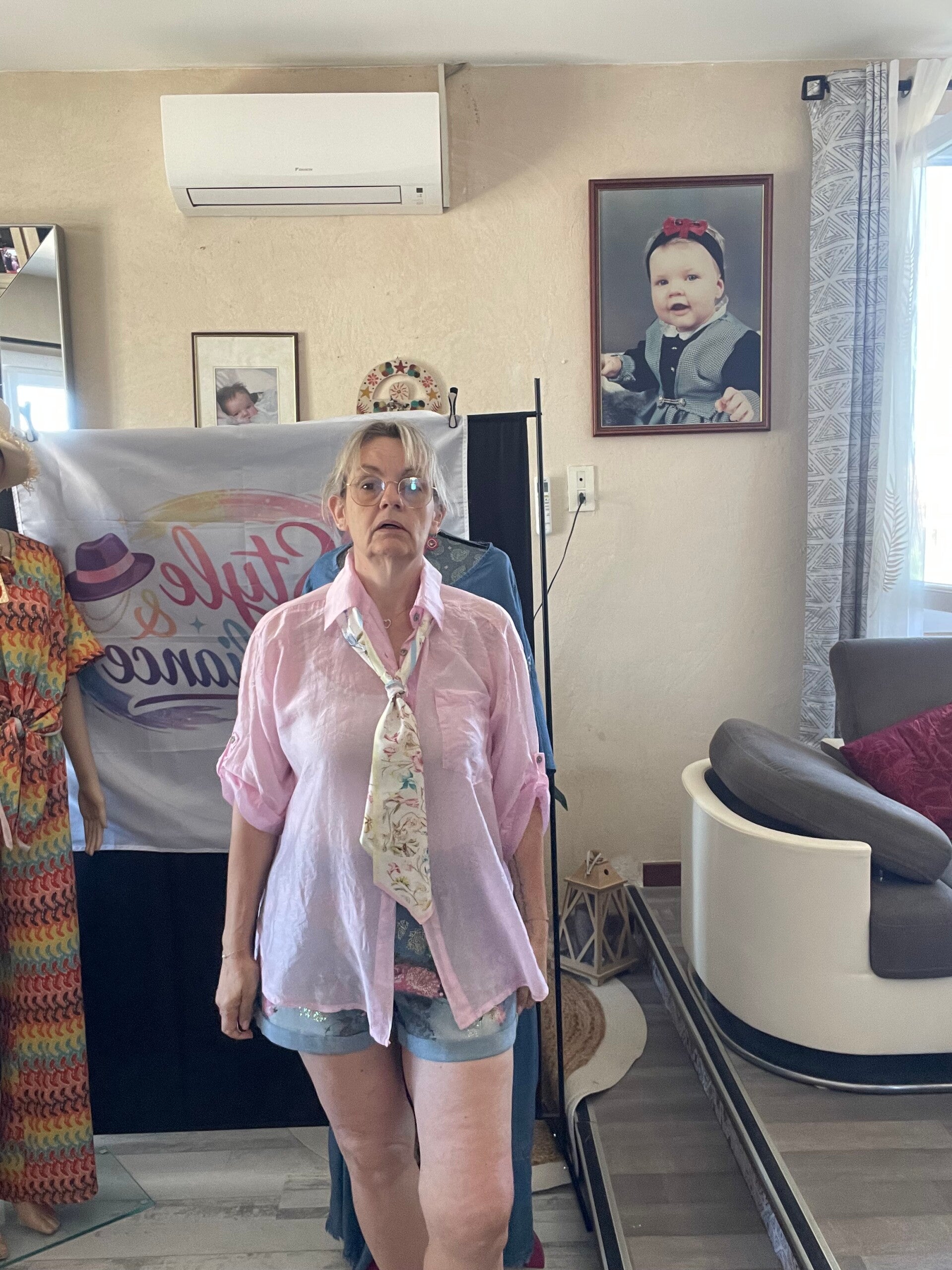 Chemise rose avec son petit foulard