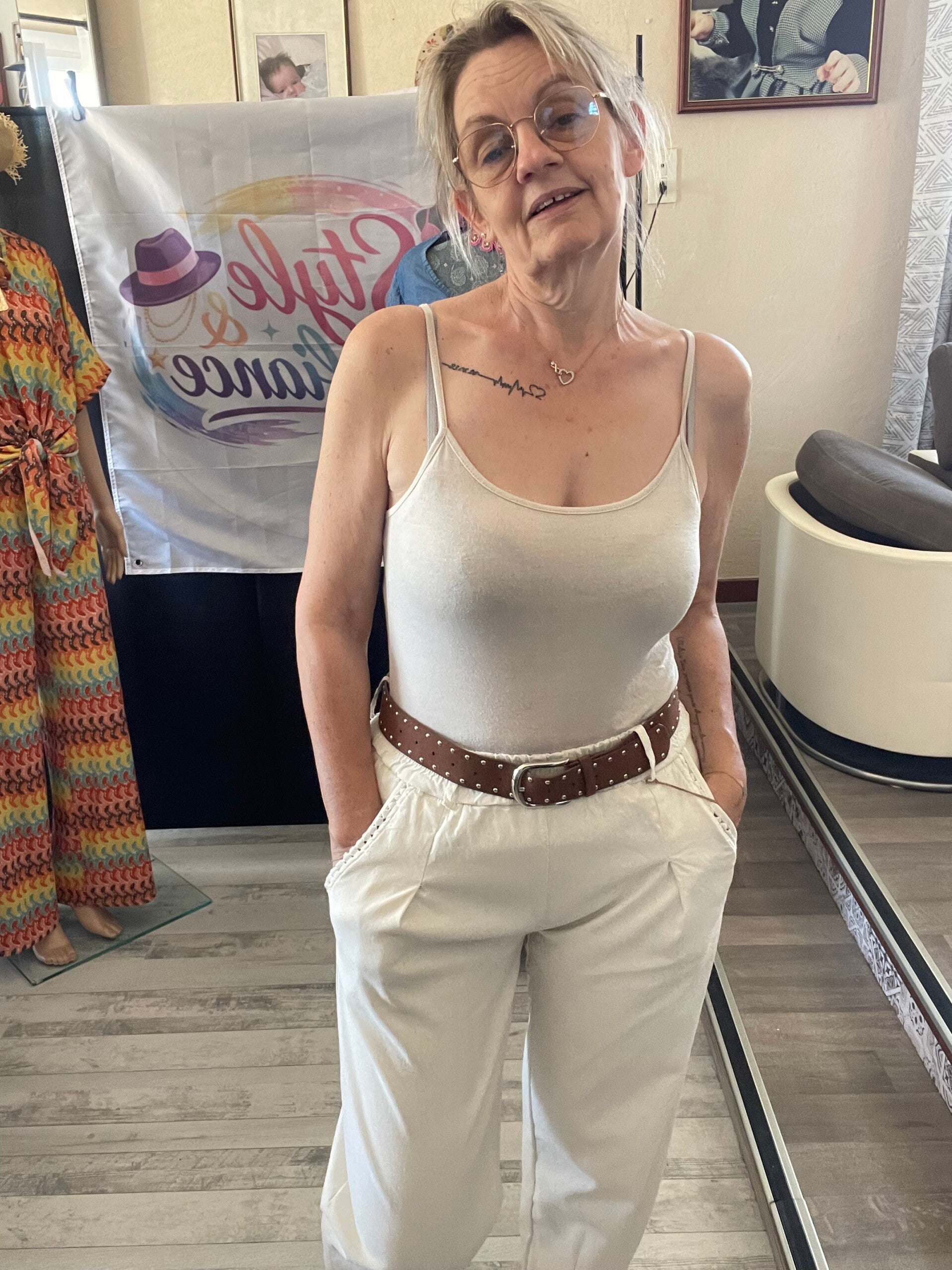 pantalon beige avec sa ceinture