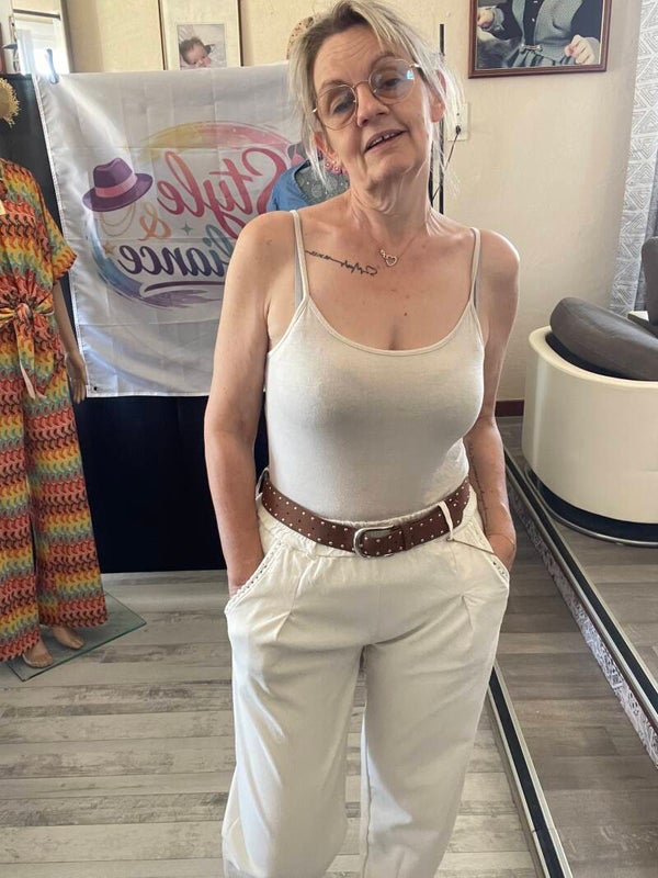 pantalon beige avec sa ceinture
